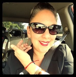 Meet your Posher, Taina